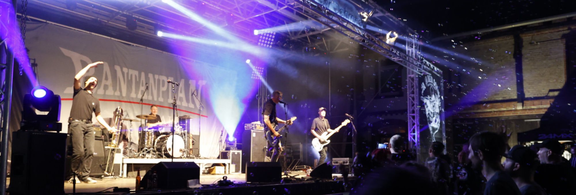Rock an der Schmiede Triangel - Bühne mit Lichtshow
