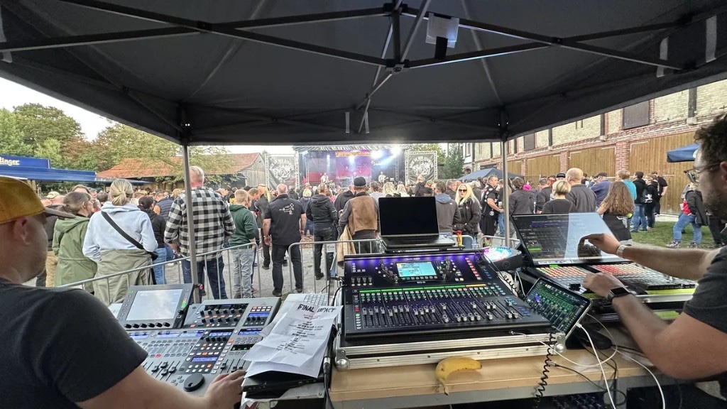 Rock an der Schmiede 2025 – Festivalgelände mit Bühne im Überblick